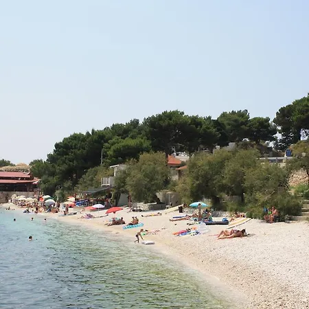 アパート Obnova Bager ドゥギ・ラット